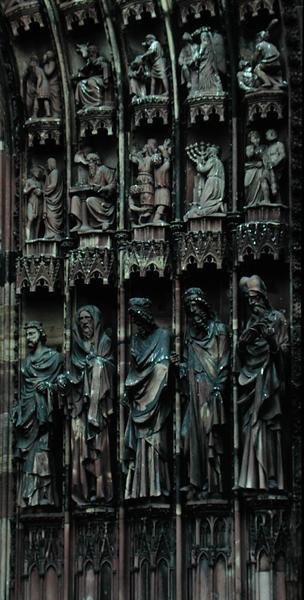Dettaglio scultoreo dal lato destro del portale centrale, facciata ovest, iniziato nel 1277 da German School