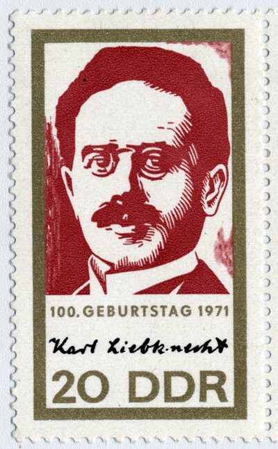 Francobollo che rappresenta Karl Liebknecht (1871-1919), rivoluzionario comunista tedesco, uno dei fondatori del movimento spartachista (Spartachismo o Partito Socialdemocratico Tedesco) da German School