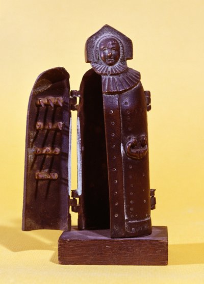 Statuetta della Vergine Nera di Norimberga, riduzione di una statua del 15° secolo, usata per torturare le streghe da German School