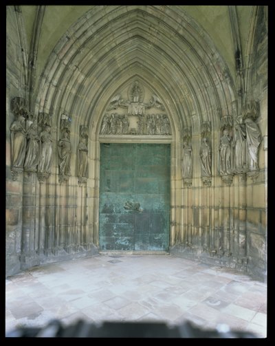 Il portale del Paradiso: Le cinque vergini sagge e le cinque vergini stolte, figure scolpite c.1250, portico costruito c.1350 da German School