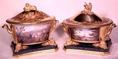 Due zuppiere dal servizio da pranzo prussiano, Berlino, 1816-19 da German School