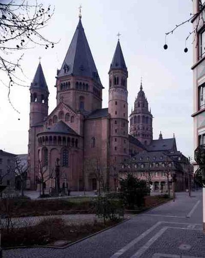 Vista della Cattedrale di San Martino e San Stefano da Nord-Est da German School