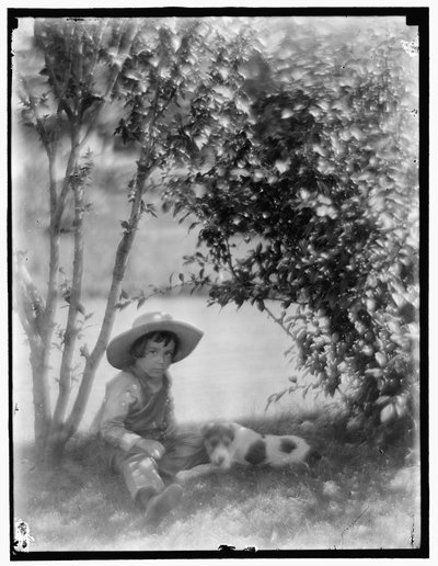 Ragazzo con Cane da Gertrude Käsebier