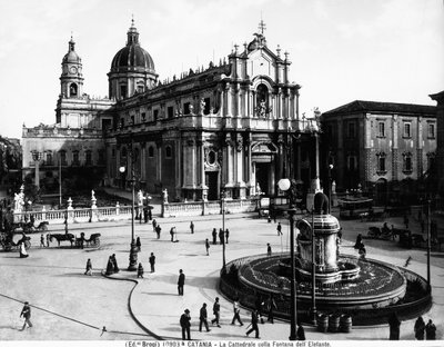 Piazza del Duomo a Catania, con la Cattedrale dedicata a Sant