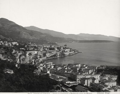 Vista di Condamine e Montecarlo, due città popolate che si affacciano sul mare. La fotografia è stata scattata da Monaco da Giacomo Brogi