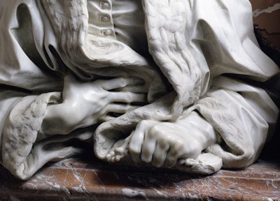 Busto di Gabrielle Fonseca, dettaglio delle mani che stringono la veste da Gian Lorenzo Bernini