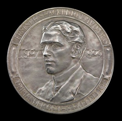 Medaglia della Royal Geographical Society: Spedizione antartica di Shackleton 1907-1909 (argento) da Gilbert Bayes