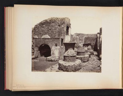 Rovina di una panetteria a Pompei da Giorgio Sommer (attributed to)