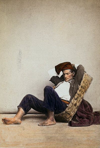 "Lazzarone" (mendicante senzatetto napoletano). Napoli da Giorgio Sommer