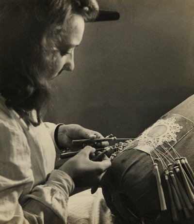 Lavoro giovanile nella G.I.L di Ravenna: laboratorio di ricamo da Phillipe de Marlier