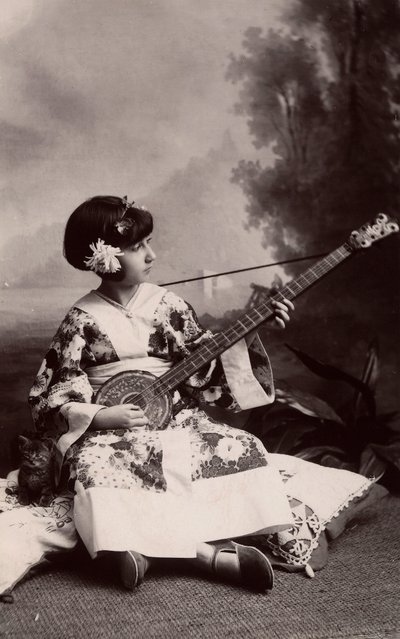 Bambina in costume giapponese da Phillipe de Marlier