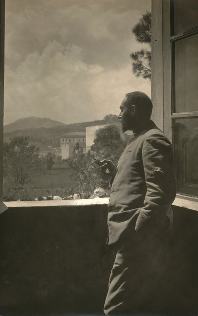 Ritratto di Alfredo Trombetta in uniforme con una sigaretta in mano da Phillipe de Marlier