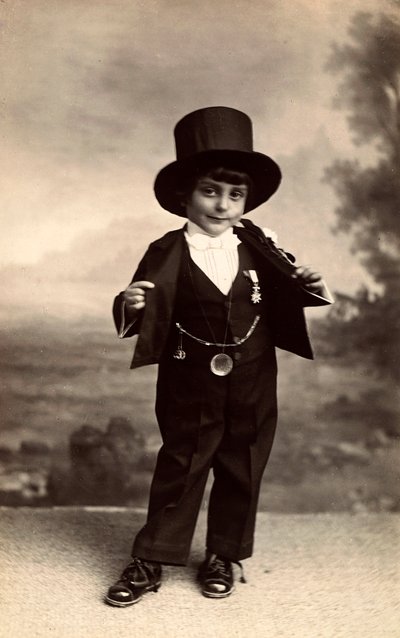 Ritratto di un bambino in costume da Phillipe de Marlier