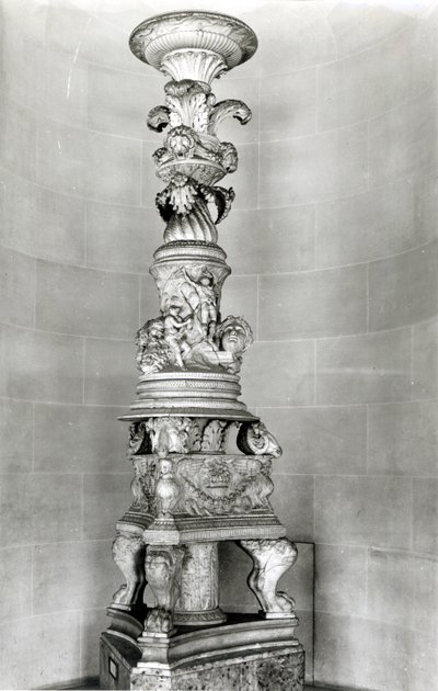 Candelabri disegnati da Piranesi sulla base di pezzi antichi romani per la propria tomba da Giovanni Battista Piranesi