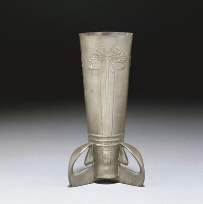 Un vaso di peltro Tudric da Giovanni Bigatti