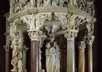 Virtù teologali e Ercole a sinistra (dettaglio) da Giovanni Pisano