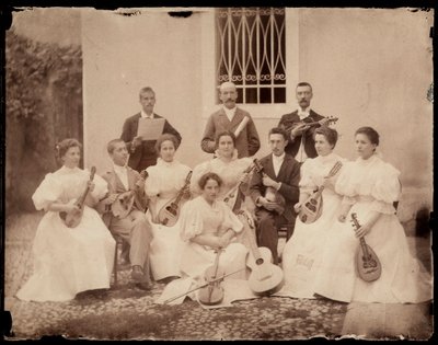 Ritratto di gruppo di musicisti seduti, c.1900 da Giuseppe Wulz