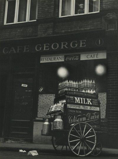 Scena di strada a Londra anni 