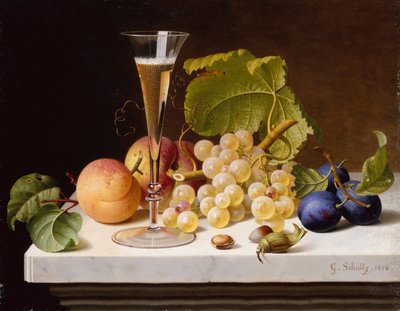 Uva, pesche, prugne, noci e un bicchiere di champagne su un ripiano di marmo da Gottfried Schultz