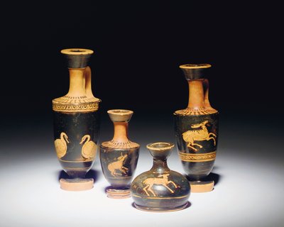 Lekythos a figure rosse attiche, fine V secolo a.C., e lekythos squat in miniatura, V secolo a.C. da Greek