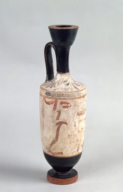 Lekythos attico a fondo bianco raffigurante una giovane ragazza che presenta un