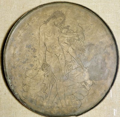 Arte greca: Afrodite ed Eros Specchio in bronzo. 350 a.C., Museo del Louvre da Greek