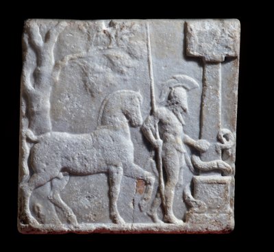 Arte greca: stele in marmo decorata con un cavaliere e il suo cavallo. Palazzo Ducale, Mantova, Italia da Greek