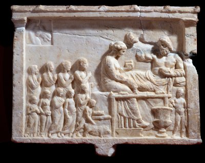 Arte greca: rilievo che rappresenta una scena di banchetto. Palazzo Ducale, Mantova, Italia da Greek