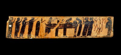 Arte greca: frammento di un vaso con figure nere in ceramica che rappresenta una cerimonia funebre: rappresentazione del corpo del defunto esposto e del passaggio obbligato delle lamentazioni intorno al letto mortuario, 6° secolo a.C. Parigi, Museo del Lou da Greek