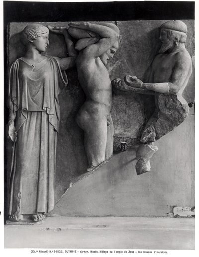 Metope X dal Tempio di Zeus che raffigura Ercole che riceve le mele d