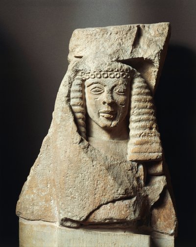 Frammento di metopa con figura femminile, da Micene, Grecia, VII secolo a.C. (calcare) da Greek