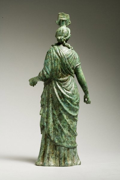 Vista posteriore di una statua di Iside Fortuna, ellenistica, I secolo a.C.-I secolo d.C. da Greek