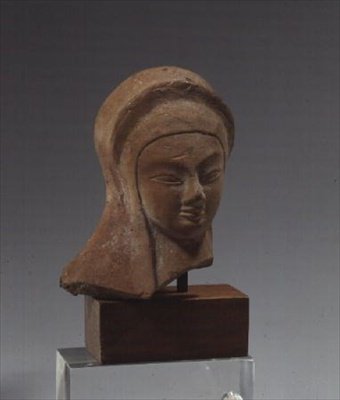 Testa femminile, frammento di una statua del tipo Spedos a braccia incrociate, primo periodo cicladico II, c.2700-2400 a.C. (marmo) da Greek