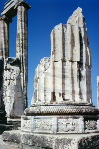 Base di una colonna nel Tempio di Apollo, c.300 a.C. da Greek School