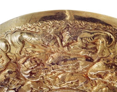 Ciotola per libagioni con decorazioni in rilievo a forma di leoni e pantere da Greek School