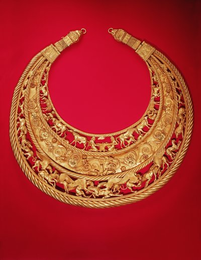 Collana con scene pastorali da Greek School