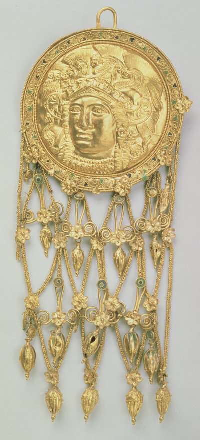 Pendente con la testa di Atena Parthenos (oro e smalto) da Greek School