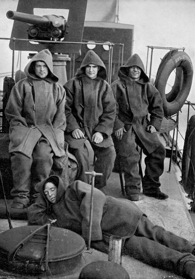 Marinai del cacciatorpediniere HMS Sturgeon, 1896 da Gregory and Co