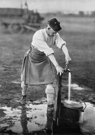 Vita da campo, prendere acqua, 1896 da Gregory and Co