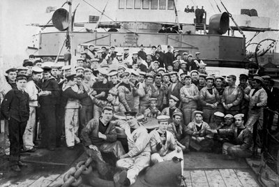 Equipaggio della sala macchine a bordo della HMS Majestic, 1896 da Gregory and Co