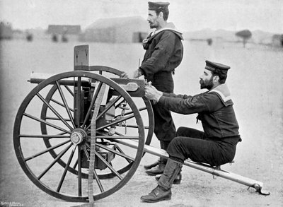 Esercitazione con mitragliatrice Maxim della Royal Navy a Whale Island, Portsmouth, Hampshire, 1896 da Gregory and Co