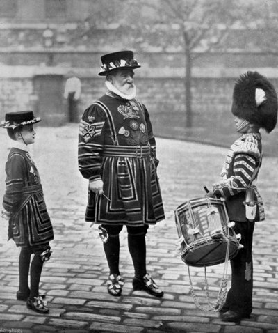 Sergente maggiore Patrick Penrose, il portiere degli Yeoman, Londra, 1896 da Gregory and Co