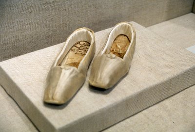 Un paio di scarpe (appartenute alla regina Vittoria 1819-1901) da Gundry and Sons