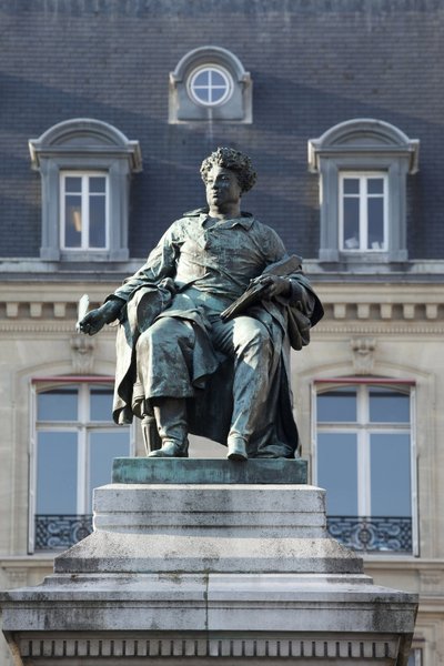 Statua di Alexandre Dumas (1802-1870), scrittore francese, autore dei Tre Moschettieri e del Conte di Montecristo (Monte Cristo), scultura in bronzo di Gustave Doré (1832-1883). Fotografia, KIM Youngtae, Parigi. da Gustave Dore