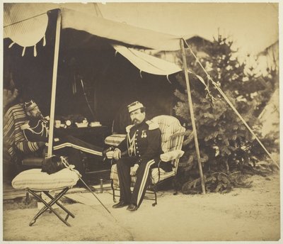 Ufficiali seduti in una tenda, Camp de Châlons da Gustave Le Gray