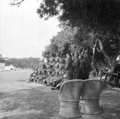 HM Amir, Lord Kitchener e staff, Agra, India, 1900 da H. Hands and Son