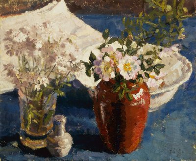 Natura morta con fiori in un vaso da Harold Gilman