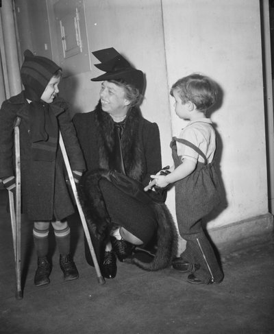 La First Lady Eleanor Roosevelt visita l