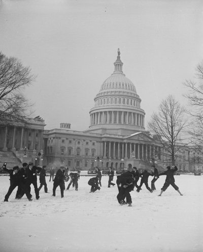 Battaglia di palle di neve davanti al Campidoglio degli Stati Uniti, Washington, D.C. da Harris & Ewing