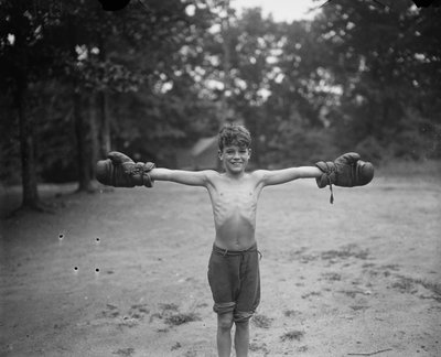 Ragazzo con guantoni da boxe da Harris & Ewing